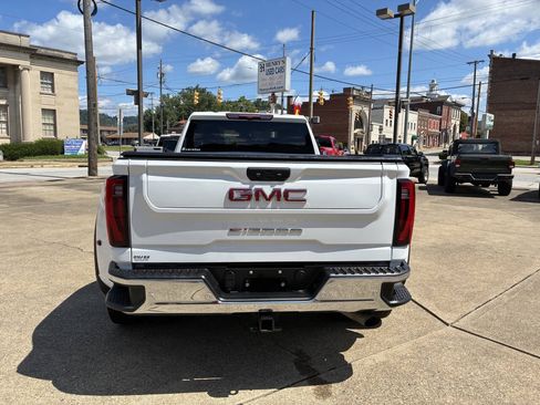 Used 2024 GMC Sierra 3500 Pro AWD/4WD image 4