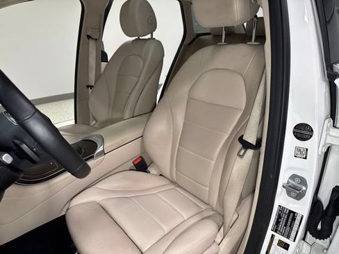 Used 2020 Mercedes-Benz GLC 300 4MATIC image 16