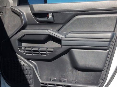 Used 2025 Toyota Tacoma SR image 18