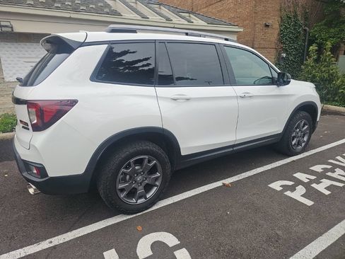 Used 2024 Honda Passport TrailSport image 5