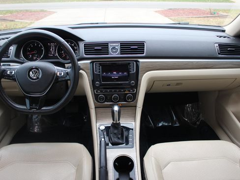 Used 2017 Volkswagen Passat 1.8T SE image 30