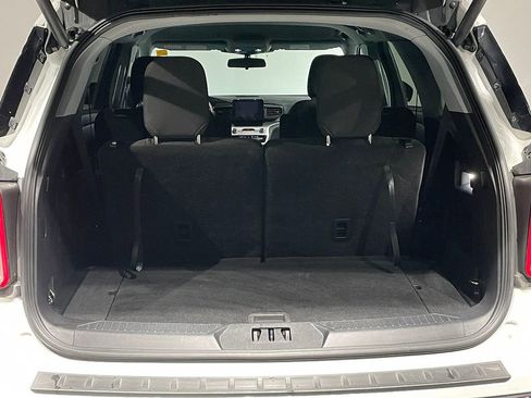 Used 2022 Ford Explorer XLT image 5