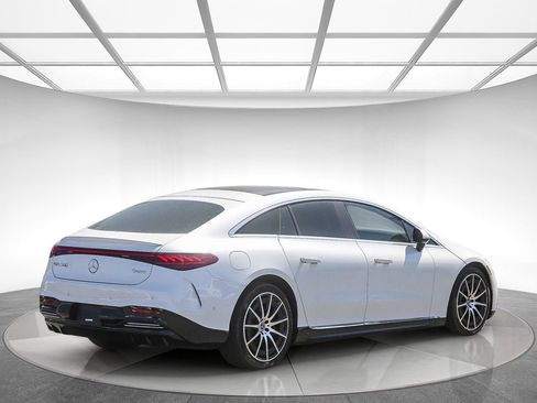 Used 2023 Mercedes-Benz EQS 580 4MATIC Sedan image 3