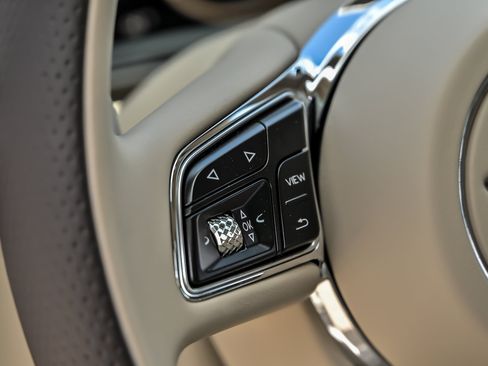 Used 2024 Bentley Flying Spur V8 AWD/4WD image 18