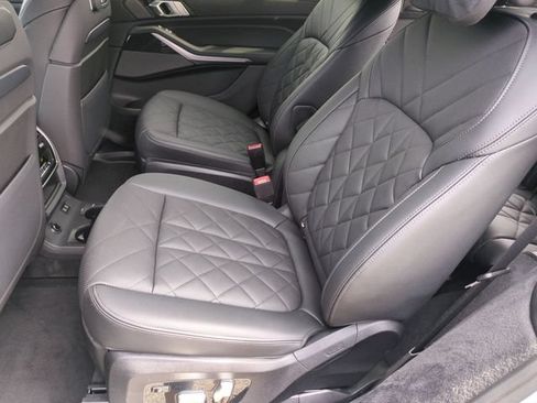 Used 2024 BMW X7 xDrive40i w/ M Sport Package AWD/4WD image 15