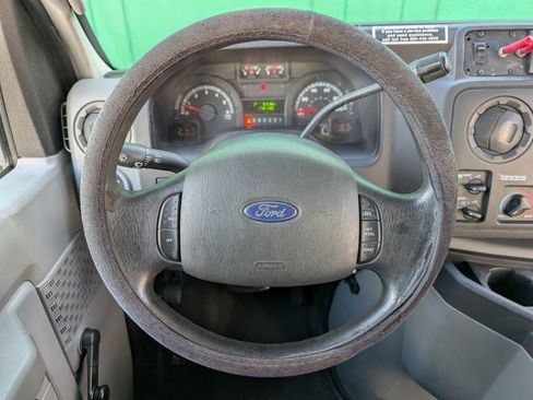 Used 2010 Ford E-450 and Econoline 450 Super Duty image 25