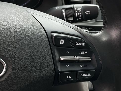 Used 2020 Hyundai Elantra Limited image 23