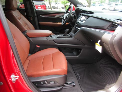 New 2026 Cadillac XT5 Premium Luxury w/ Driver Assist Package FWD image 9
