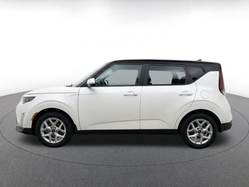 Used 2025 Kia Soul LX w/ LX Technology Package FWD image 4