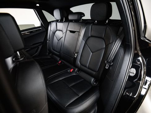 Certified 2023 Porsche Macan AWD/4WD image 24
