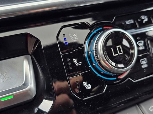 New 2025 GMC Sierra 3500 Denali w/ Denali Reserve Package image 33