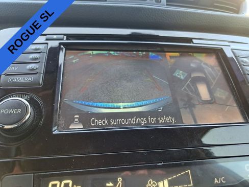 Used 2017 Nissan Rogue SL image 11