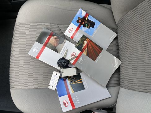 Used 2012 Toyota RAV4 4WD V6 w/ Tow Prep Pkg image 9