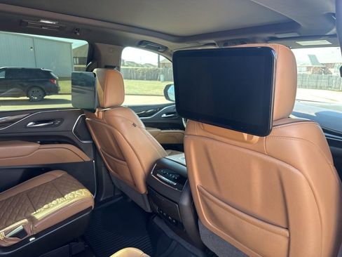 Used 2021 Cadillac Escalade Sport w/ Driver Assist Tech Package image 43