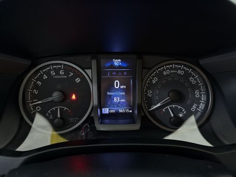 Used 2020 Toyota Tacoma TRD Sport AWD/4WD image 31
