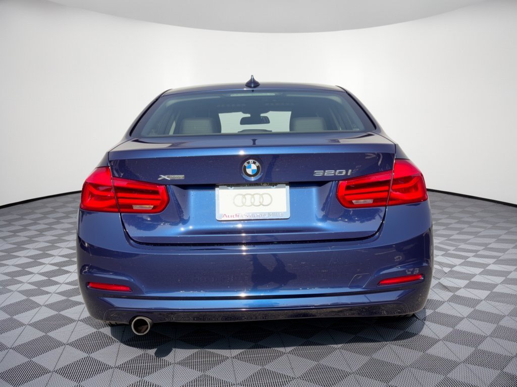 Used 2018 BMW 320i xDrive Sedan w/ Premium Package AWD/4WD image 9