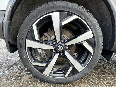 Used 2021 Nissan Rogue Sport SL w/ Premium Package image 11