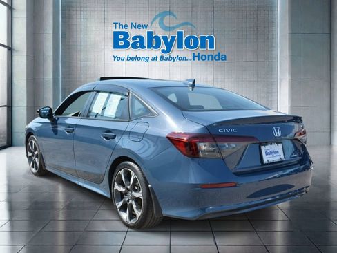 Used 2025 Honda Civic Sport Touring image 3