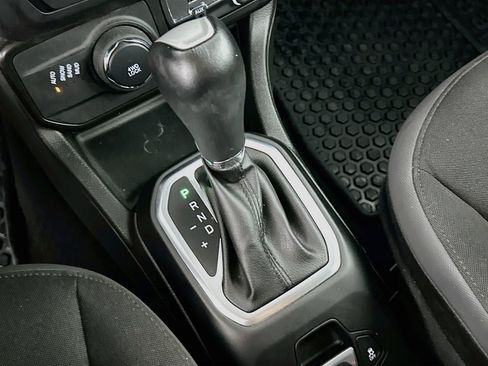 Used 2023 Jeep Renegade Latitude AWD/4WD image 25
