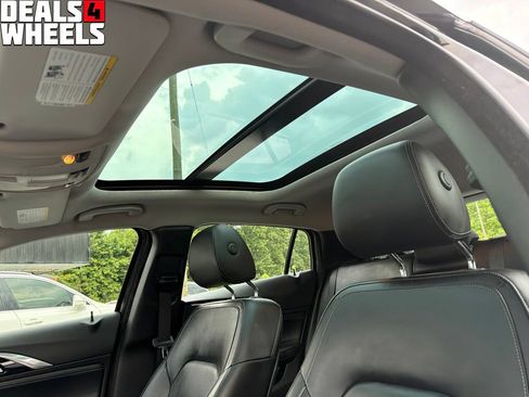 Used 2018 INFINITI QX30 Premium w/ Navigation Package AWD/4WD image 9