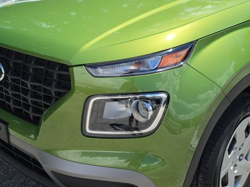 Used 2020 Hyundai Venue SE FWD image 9