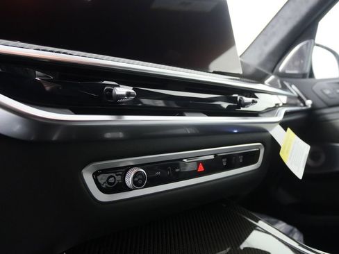 Used 2026 BMW X7 M60i image 23