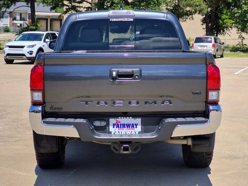 Used 2022 Toyota Tacoma SR5 RWD image 5