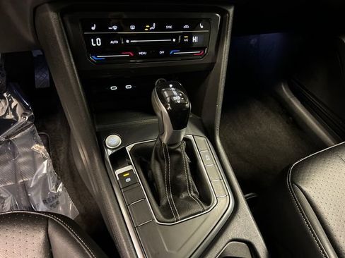 Certified 2023 Volkswagen Tiguan SE FWD image 28