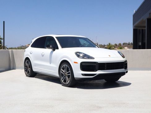 Certified 2023 Porsche Cayenne Turbo AWD/4WD image 7