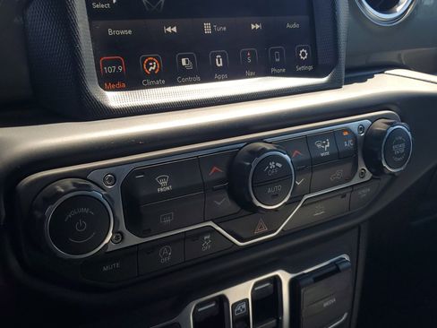 Used 2023 Jeep Gladiator Overland AWD/4WD image 11