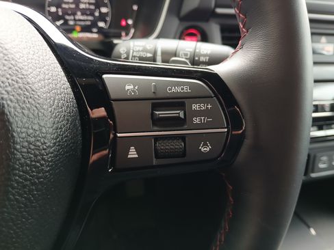 Used 2025 Honda Pilot Black Edition image 11