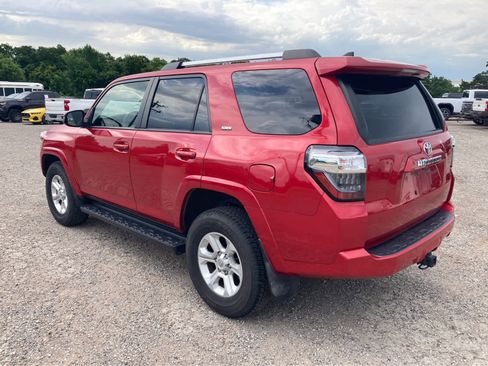 Used 2022 Toyota 4Runner SR5 AWD/4WD image 5