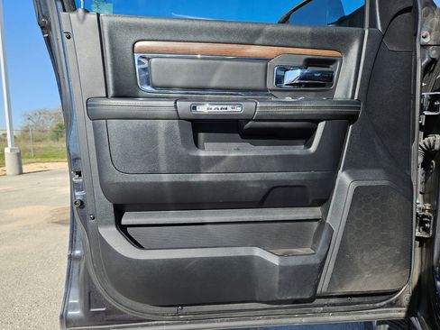 Used 2014 RAM 2500 Laramie w/ Convenience Group image 11