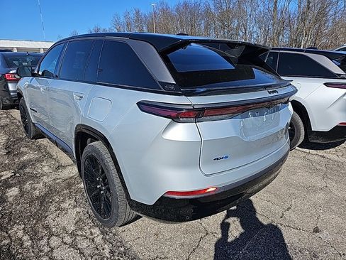 Used 2024 Jeep Wagoneer Launch Edition image 7