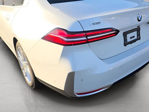 Used 2025 BMW 530i xDrive image 12