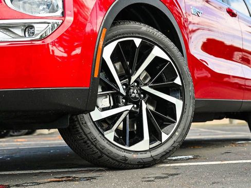 New 2025 Mitsubishi Outlander SE image 6