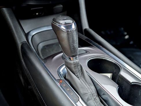 Used 2018 Chevrolet Malibu LT image 16