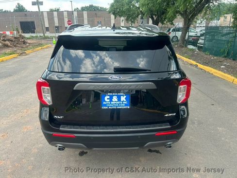 Used 2023 Ford Explorer XLT w/ Equipment Group 202A AWD/4WD image 13