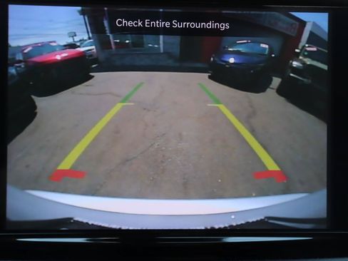 Used 2024 Chrysler Pacifica Touring-L FWD image 38