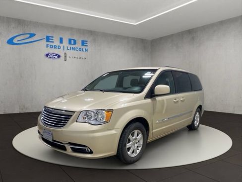 Used 2011 Chrysler Town & Country Touring w/ Entertainment Group #1 FWD image 5