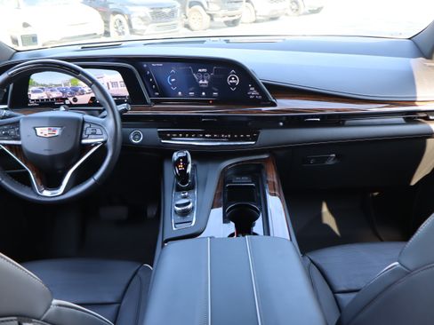 Used 2024 Cadillac Escalade Premium Luxury AWD/4WD image 18