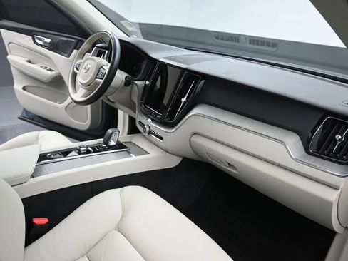 Used 2023 Volvo XC60 B5 Plus w/ Protection Package Premier image 19