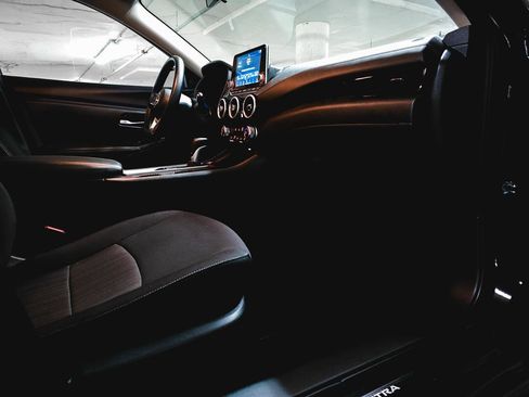 Used 2025 Nissan Sentra SV w/ Trunk Package image 34