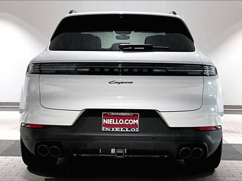 Used 2025 Porsche Cayenne image 9