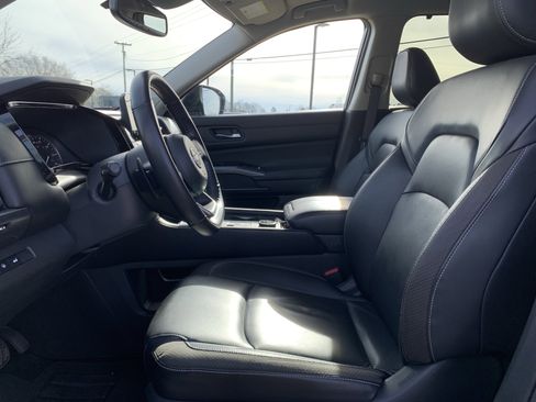 Used 2022 Nissan Pathfinder SL w/ SL Premium Package image 16