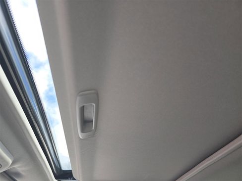 Used 2024 Nissan Frontier SL image 28