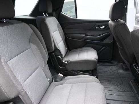 Used 2023 Chevrolet Traverse LT FWD image 30