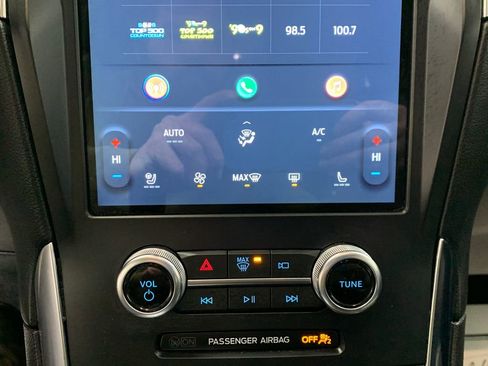 Used 2024 Ford Edge Titanium image 26