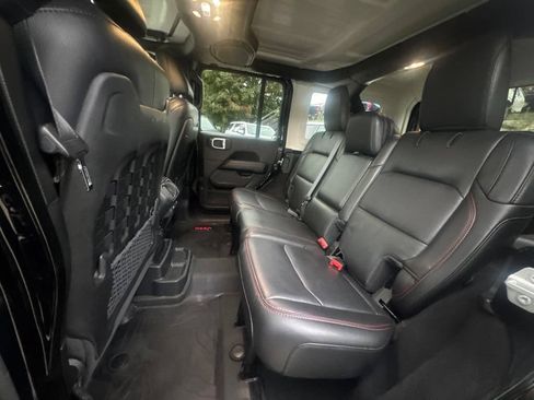 Used 2023 Jeep Wrangler Unlimited Rubicon w/ Cold Weather Group AWD/4WD image 19