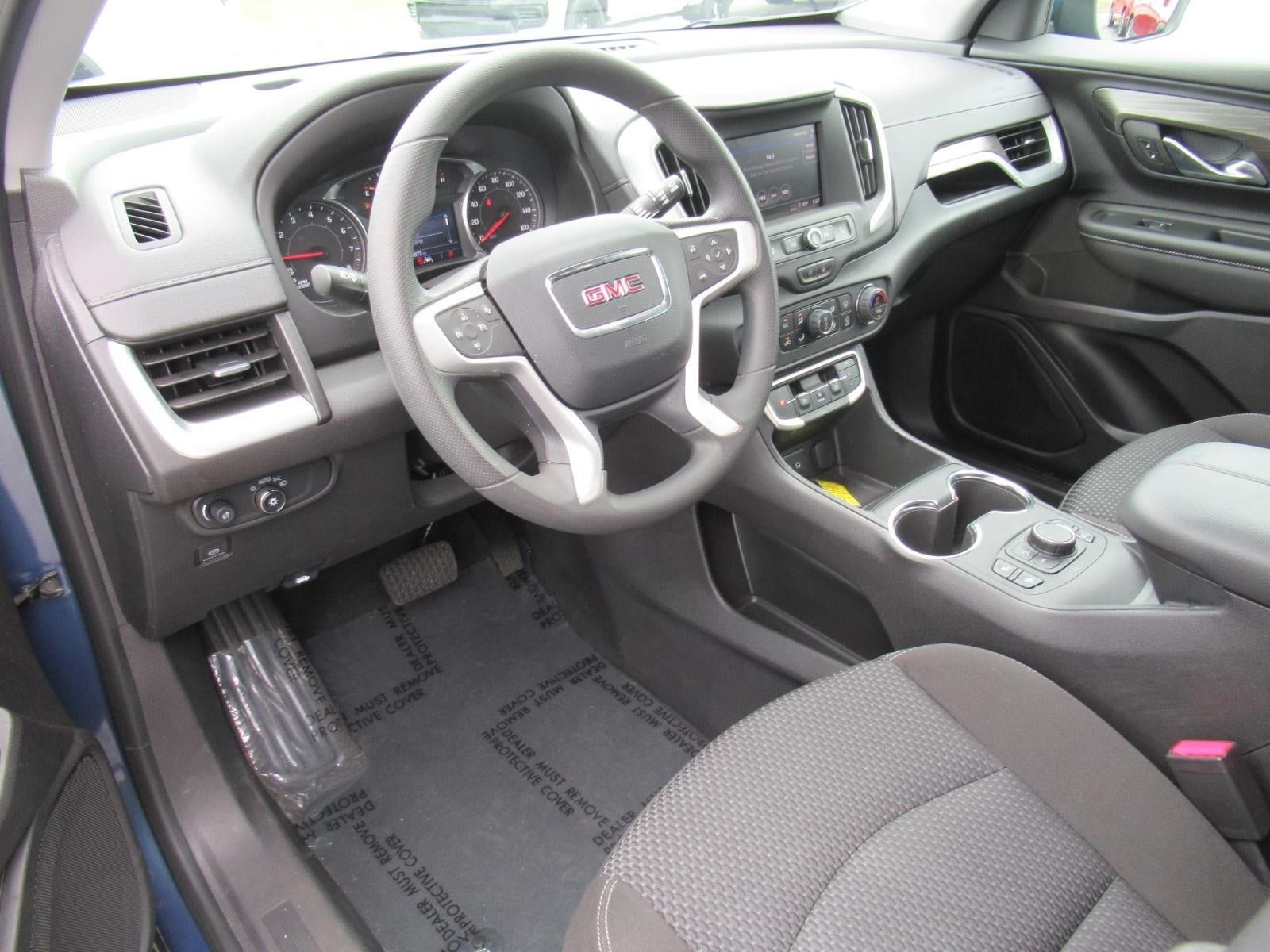 Used 2024 GMC Terrain SLE w/ Driver Convenience Package FWD image 16